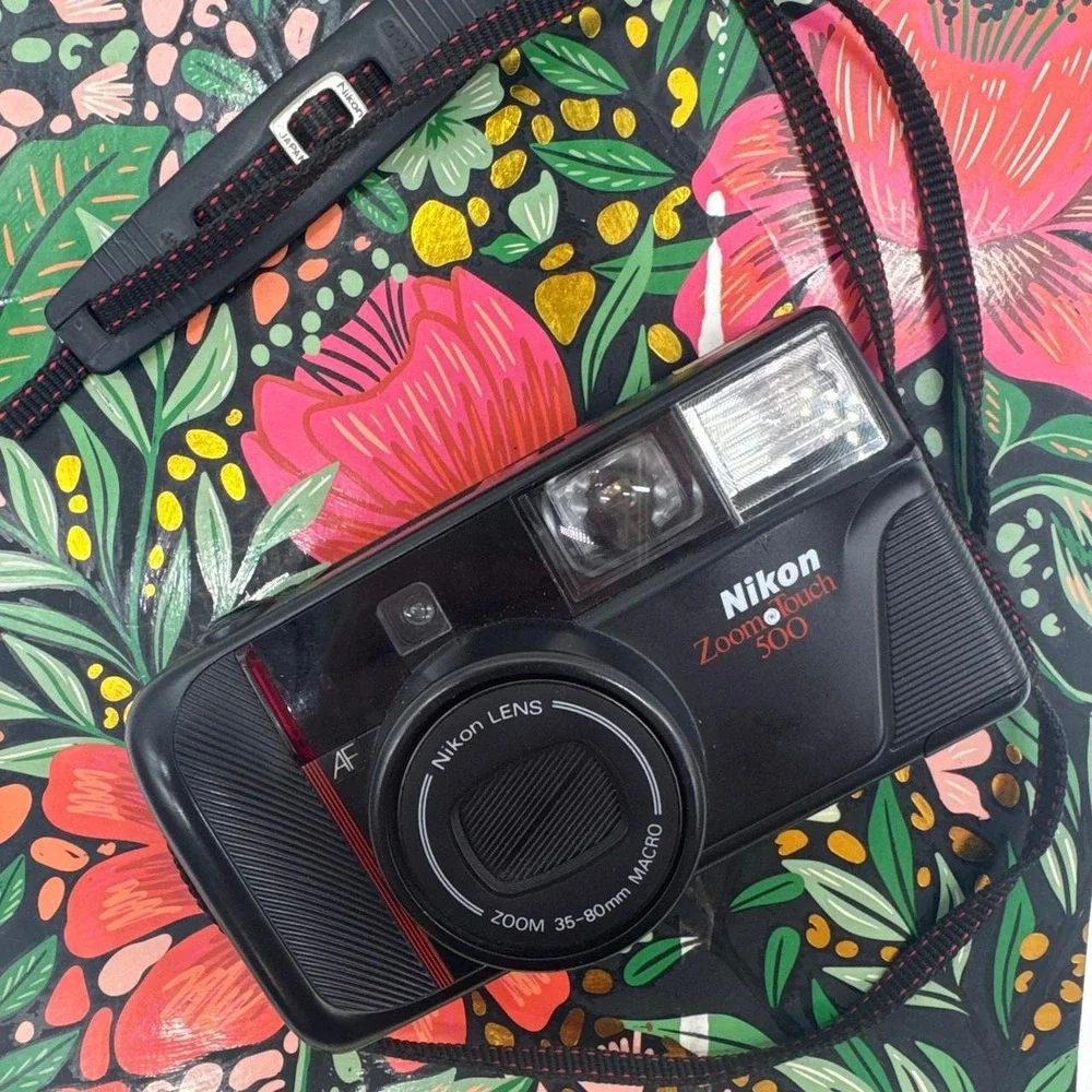 Nikon ZoomTouch 500 35mm Film‎ Camera – Point-and-Shoot Camera